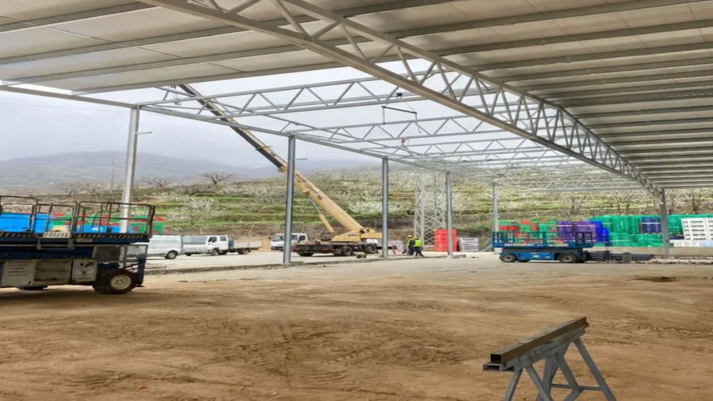 Euroexmo Ejecuta con Éxito el Montaje de Estructura Metálica y Cubierta para la Agrupación de Cooperativas del Valle del Jerte