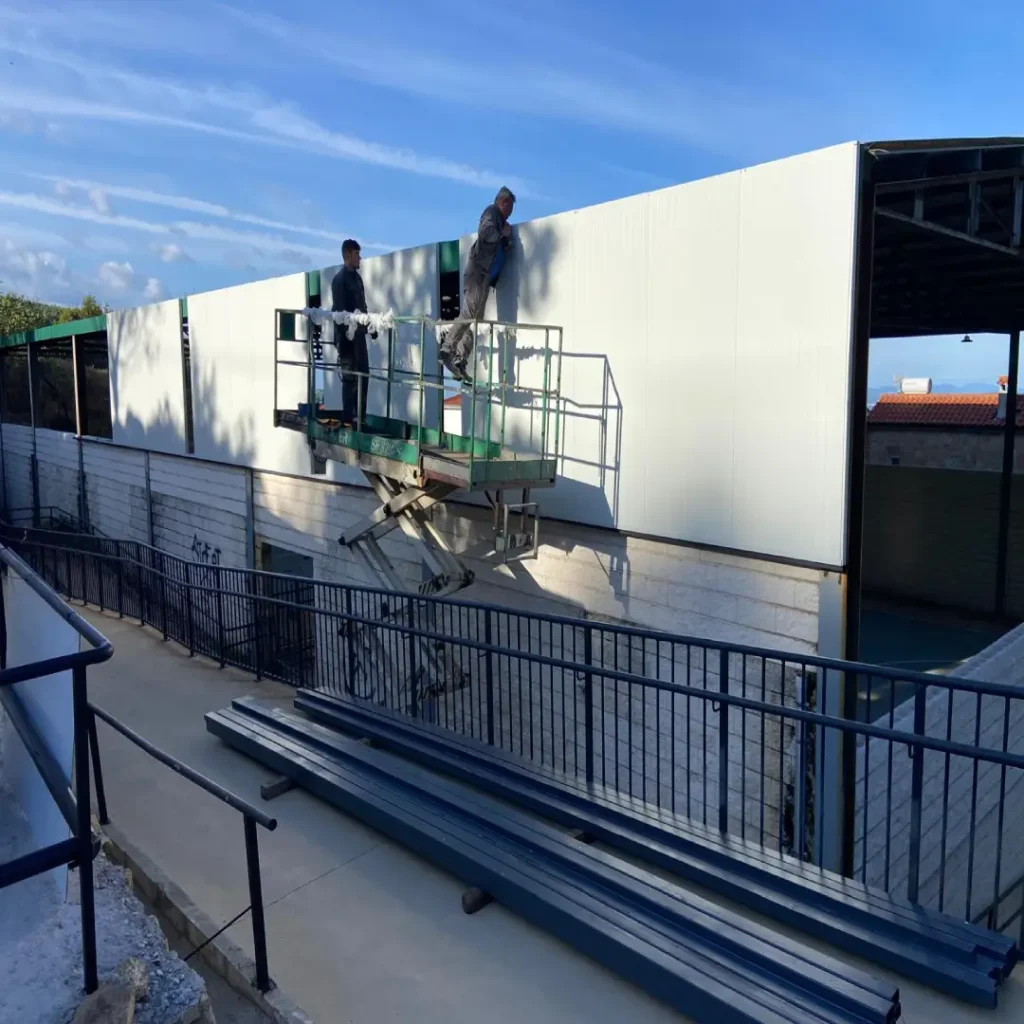 Cerramiento pabellón polideportivo en el Barrado